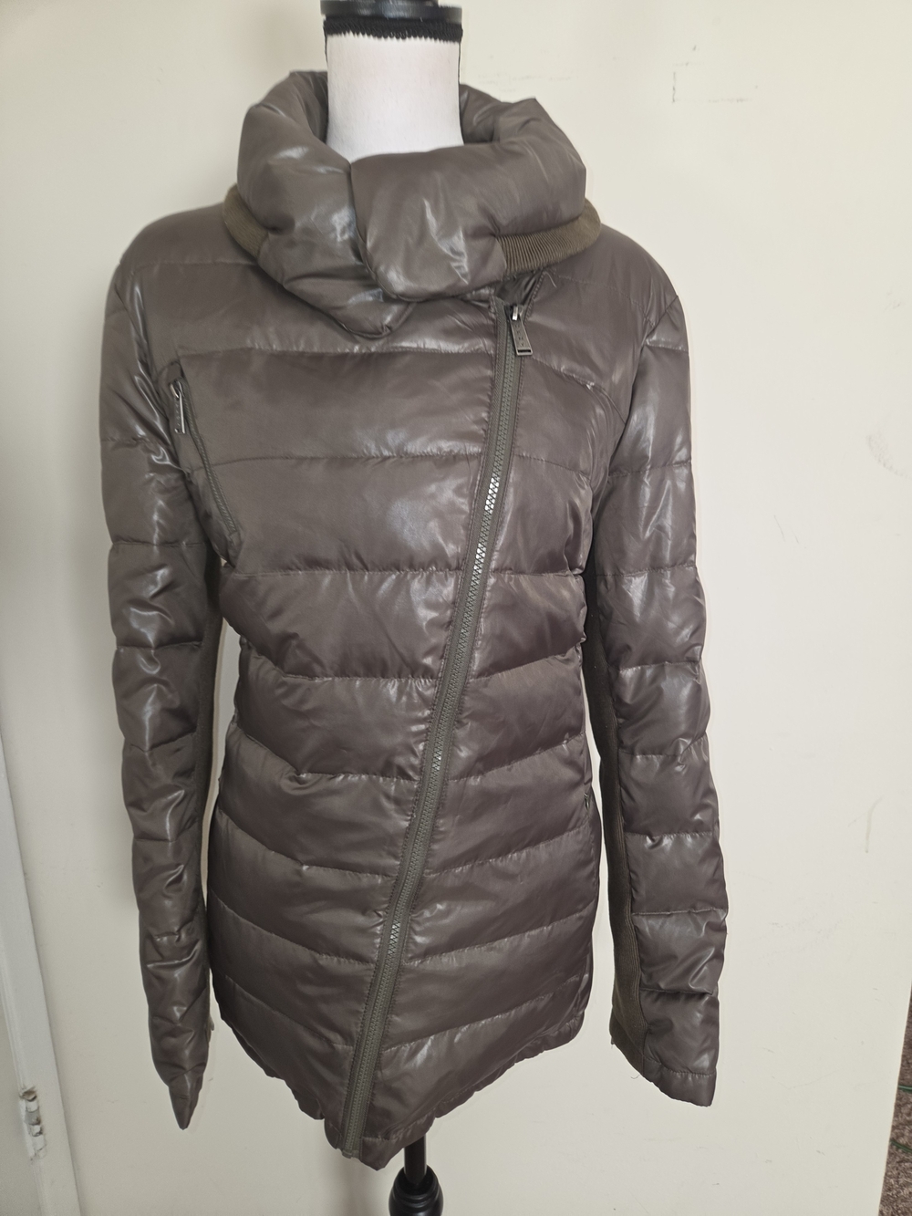 DKNY Asymmetric  Quilted Puffer Jacket Olive Green XL